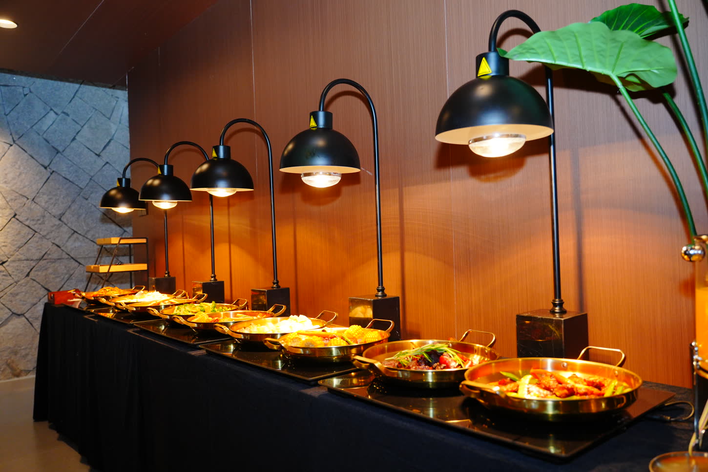 GTCAFE 活动中 Lounge 的热食长台实拍
